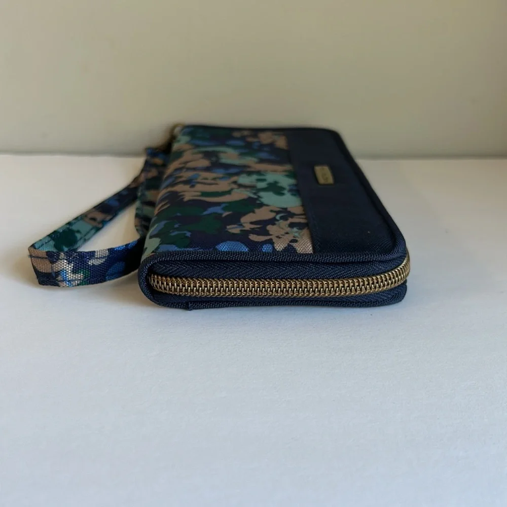 TRAVELON nwot wallet